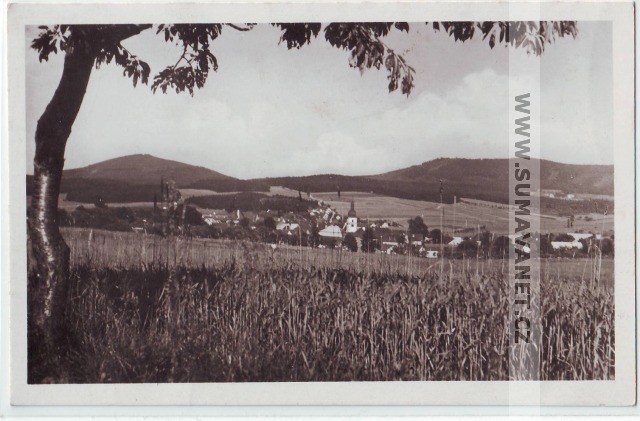 Chudenice od západu, 40. léta 20. století, vydáno nákladem Jindřicha Tomana, majitele koloniálního obchodu v Chudenicích, foto Bedřich Balák
