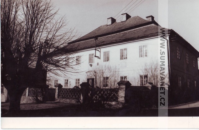 budova fary čp. 2 v Chudenicích, 80. léta 20. století, foto Josef Matějka
