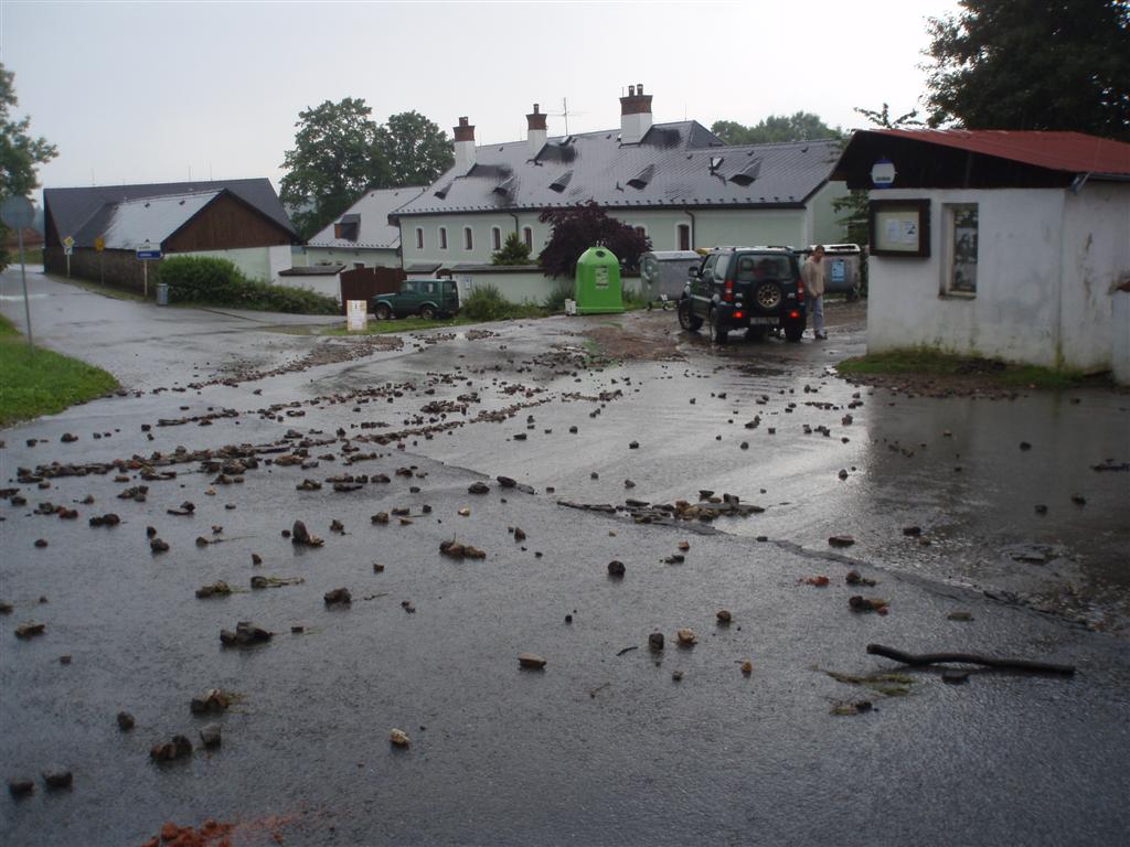 Povodeň 4.7.2009 Zátoň
Zásah lenorských hasičů při povodni v Zátoni
