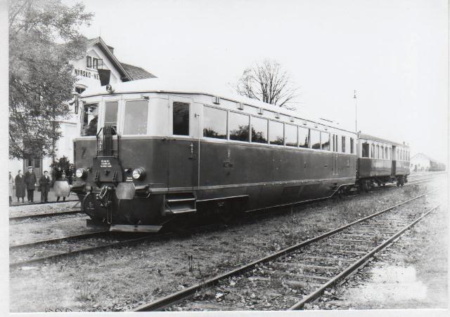 Motorový vlak M 234 0 na nádraží v Nýrsku v r. 1938
